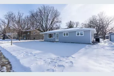 1211 13th Avenue SW, Willmar, MN 56201 - Photo 2
