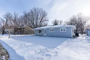 1211 13th Ave SW, Willmar, MN 56201 - Photo 2