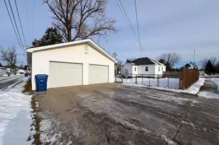 3621 1st Ave, Hibbing, MN 55746 - Photo 2