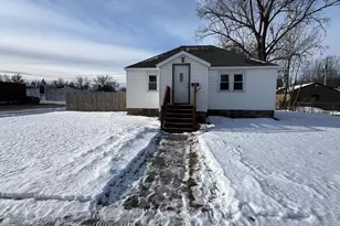 3621 1st Ave, Hibbing, MN 55746 - Photo 1