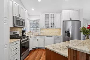 8336 Suffolk Dr, Chanhassen, MN 55317 - Photo 8