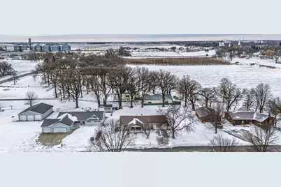 609 E 8th Street, Winthrop, MN 55396 - Photo 2