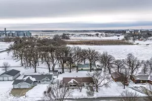 609 E 8th St, Winthrop, MN 55396 - Photo 2