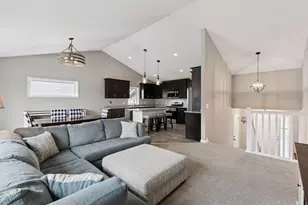 27671 Oxford Ln, Elko New Market, MN 55020 - Photo 4