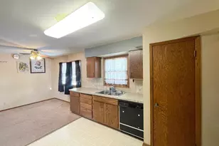 215 N Swain St, Redwood Falls, MN 56283 - Photo 14