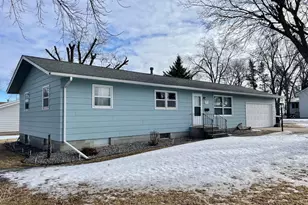 215 N Swain St, Redwood Falls, MN 56283 - Photo 1