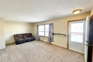 215 N Swain St, Redwood Falls, MN 56283 - Photo 6