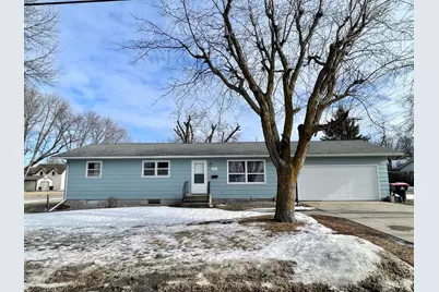 215 N Swain Street, Redwood Falls, MN 56283 - Photo 2