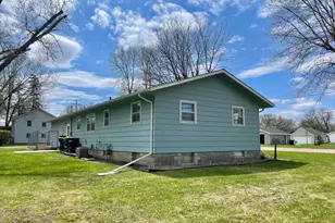 215 N Swain St, Redwood Falls, MN 56283 - Photo 2