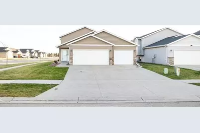 3053 38th Avenue S, Moorhead, MN 56560 - Photo 2