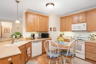 5225 Grandview Square, Edina, MN 55436 - Photo 6