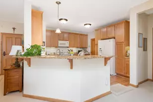 5225 Grandview Square, Edina, MN 55436 - Photo 8
