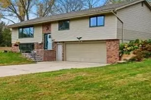 417 S Park Ln, Le Sueur, MN 56058 - Photo 2