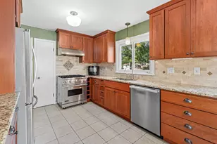 425 Ruby Dr, West Saint Paul, MN 55118 - Photo 2