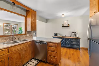 1887 Lakewood Drive N, Maplewood, MN 55109 - Photo 12