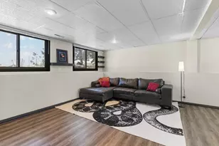 1887 Lakewood Dr N, Maplewood, MN 55109 - Photo 18