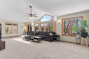 1887 Lakewood Dr N, Maplewood, MN 55109 - Photo 8