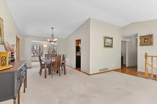 1887 Lakewood Dr N, Maplewood, MN 55109 - Photo 4