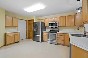 763 Lake Ridge Dr, Woodbury, MN 55129 - Photo 14