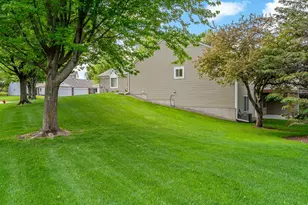 763 Lake Ridge Dr, Woodbury, MN 55129 - Photo 4