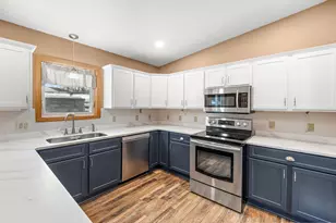 402 25th St SW, Rochester, MN 55902 - Photo 4