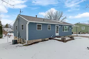 115 3rd St SE, Plainview, MN 55964 - Photo 2