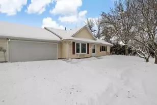3650 Gershwin Ln N, Oakdale, MN 55128 - Photo 2