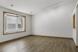 3650 Gershwin Ln N, Oakdale, MN 55128 - Photo 10