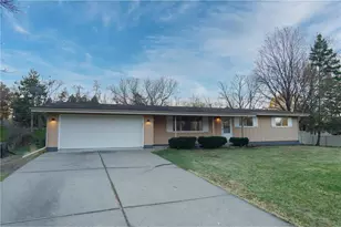 19115 Homestead Cir, Eden Prairie, MN 55346 - Photo 2