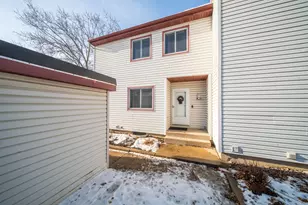 907 40th St NW, Rochester, MN 55901 - Photo 2