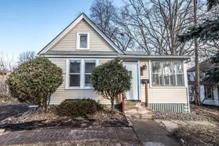 315 Annapolis St W, Saint Paul, MN 55118 - Photo 2