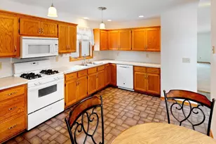 1928 Vierling Dr E, Shakopee, MN 55379 - Photo 6