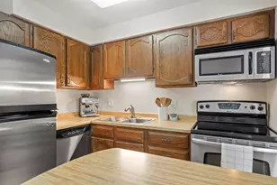 2670 Oxford St N, Roseville, MN 55113 - Photo 10