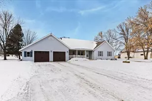 1502 Armstrong Cir NW, Alexandria, MN 56308 - Photo 2