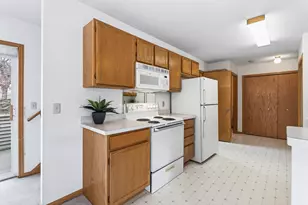 13807 Granada Way, Apple Valley, MN 55124 - Photo 10