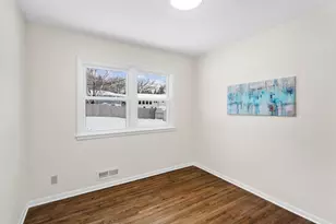 3933 Edgewood Ave N, Crystal, MN 55427 - Photo 10