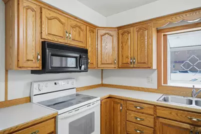 2000 E Oakland Avenue, Austin, MN 55912 - Photo 6