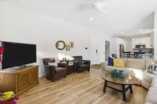 8925 Belvedere Dr, Eden Prairie, MN 55347 - Photo 10