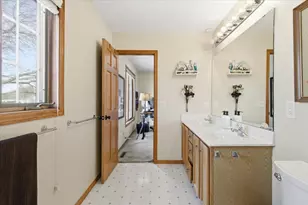 8925 Belvedere Dr, Eden Prairie, MN 55347 - Photo 16