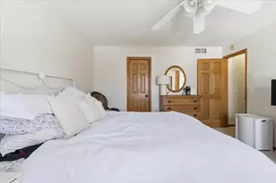 8925 Belvedere Dr, Eden Prairie, MN 55347 - Photo 14