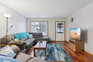 2085 Gresham Ave N, Oakdale, MN 55128 - Photo 8