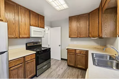 2057 Giesmann Street, Roseville, MN 55113 - Photo 10