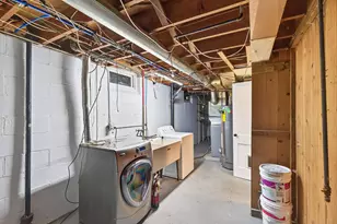 2057 Giesmann St, Roseville, MN 55113 - Photo 30