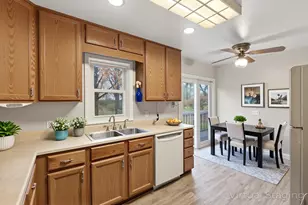 2057 Giesmann St, Roseville, MN 55113 - Photo 12