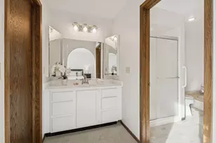 6066 Blake Ridge Rd, Edina, MN 55436 - Photo 14