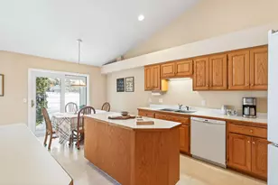 8810 Pointe Vista Dr, Victoria, MN 55386 - Photo 10