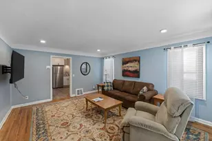 4042 Lake Rd Ave, Robbinsdale, MN 55422 - Photo 4