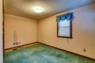 1442 Sandhurst Ave E, Maplewood, MN 55109 - Photo 10