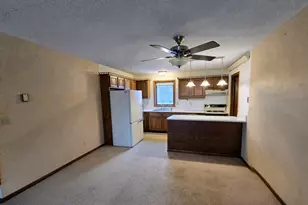 612 7th St NE, Pipestone, MN 56164 - Photo 6