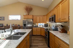 546 Marmik Cir, Hastings, MN 55033 - Photo 4
